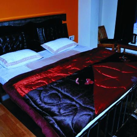 Hotel Mansarovar Banjār Zewnętrze zdjęcie