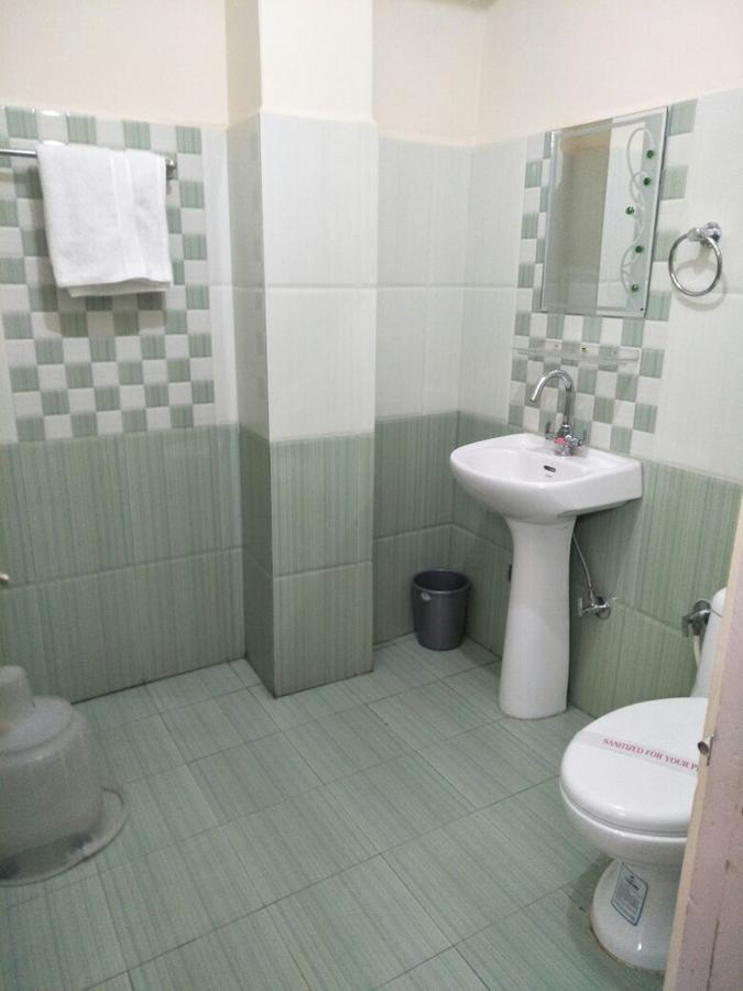 Hotel Mansarovar Banjār Zewnętrze zdjęcie