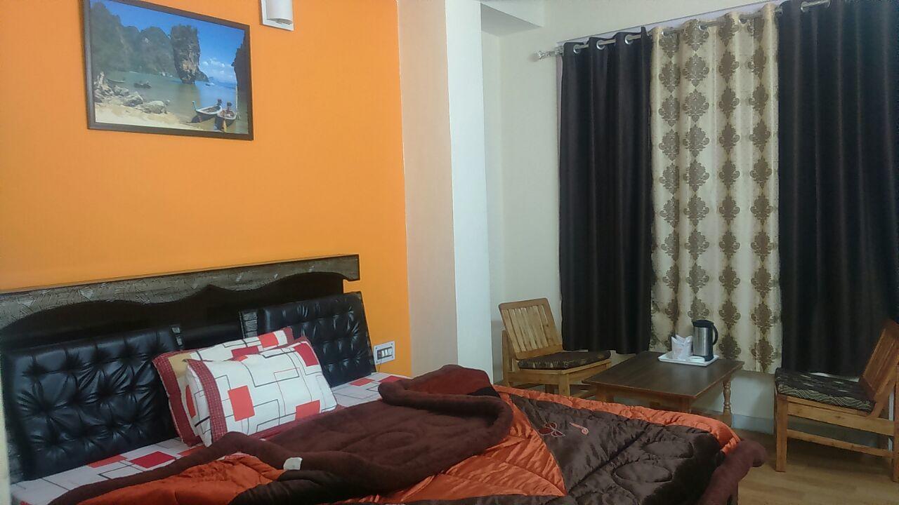 Hotel Mansarovar Banjār Zewnętrze zdjęcie