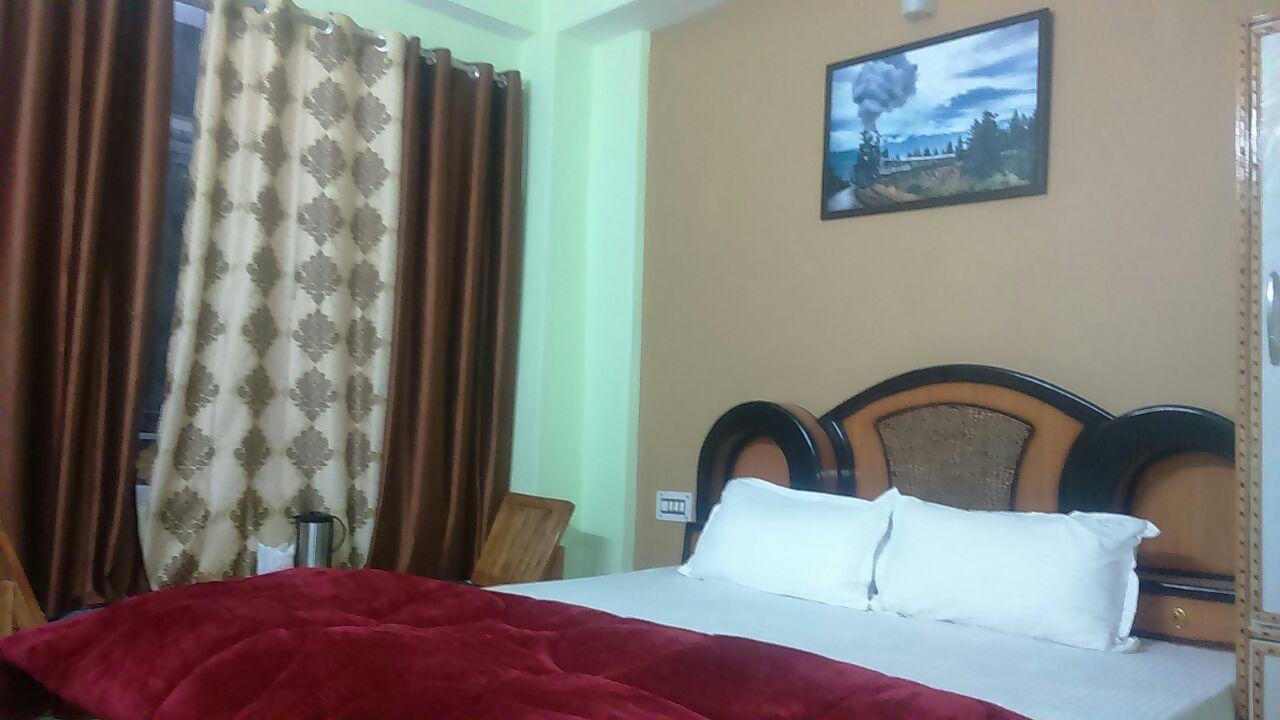 Hotel Mansarovar Banjār Zewnętrze zdjęcie