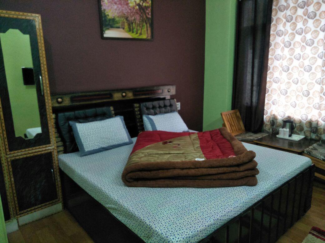 Hotel Mansarovar Banjār Zewnętrze zdjęcie