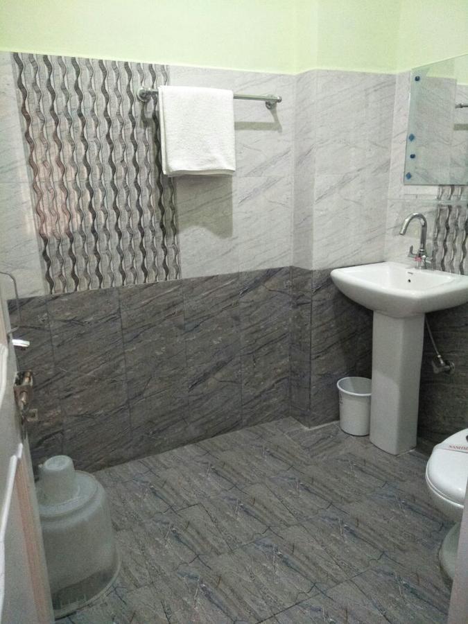 Hotel Mansarovar Banjār Zewnętrze zdjęcie
