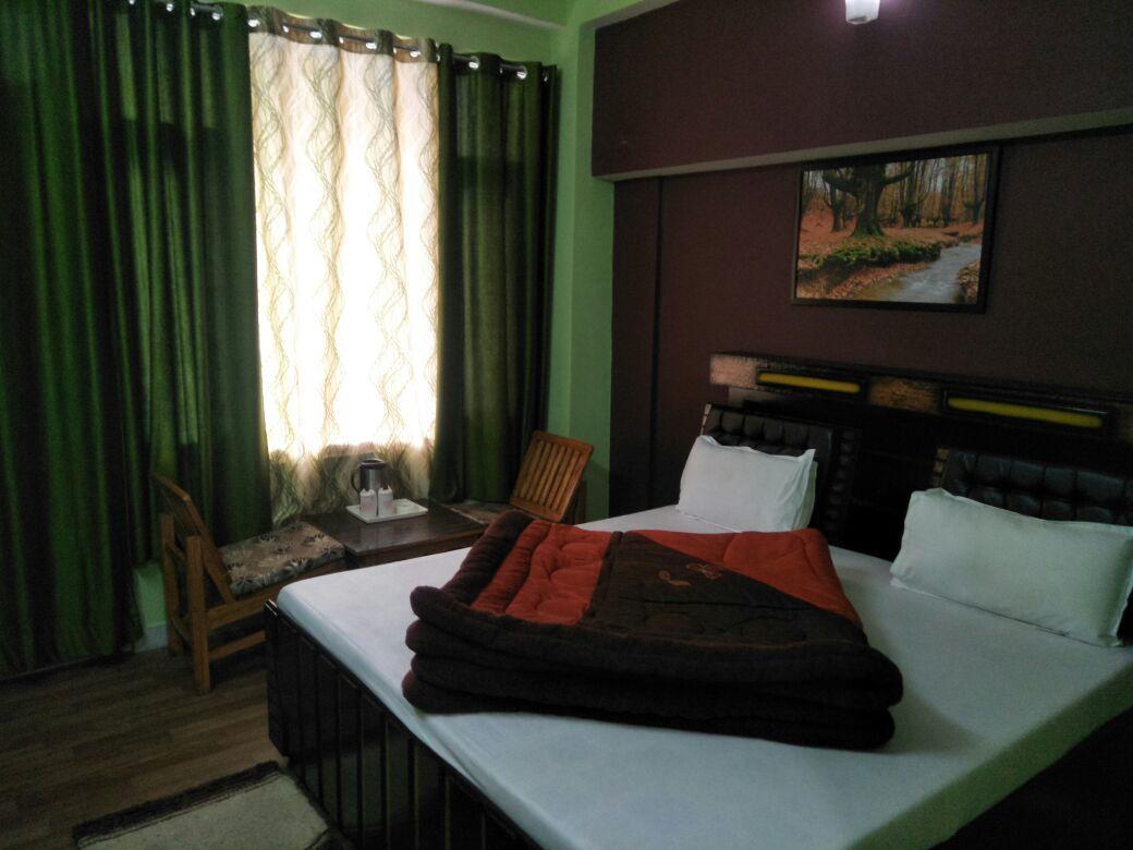 Hotel Mansarovar Banjār Zewnętrze zdjęcie