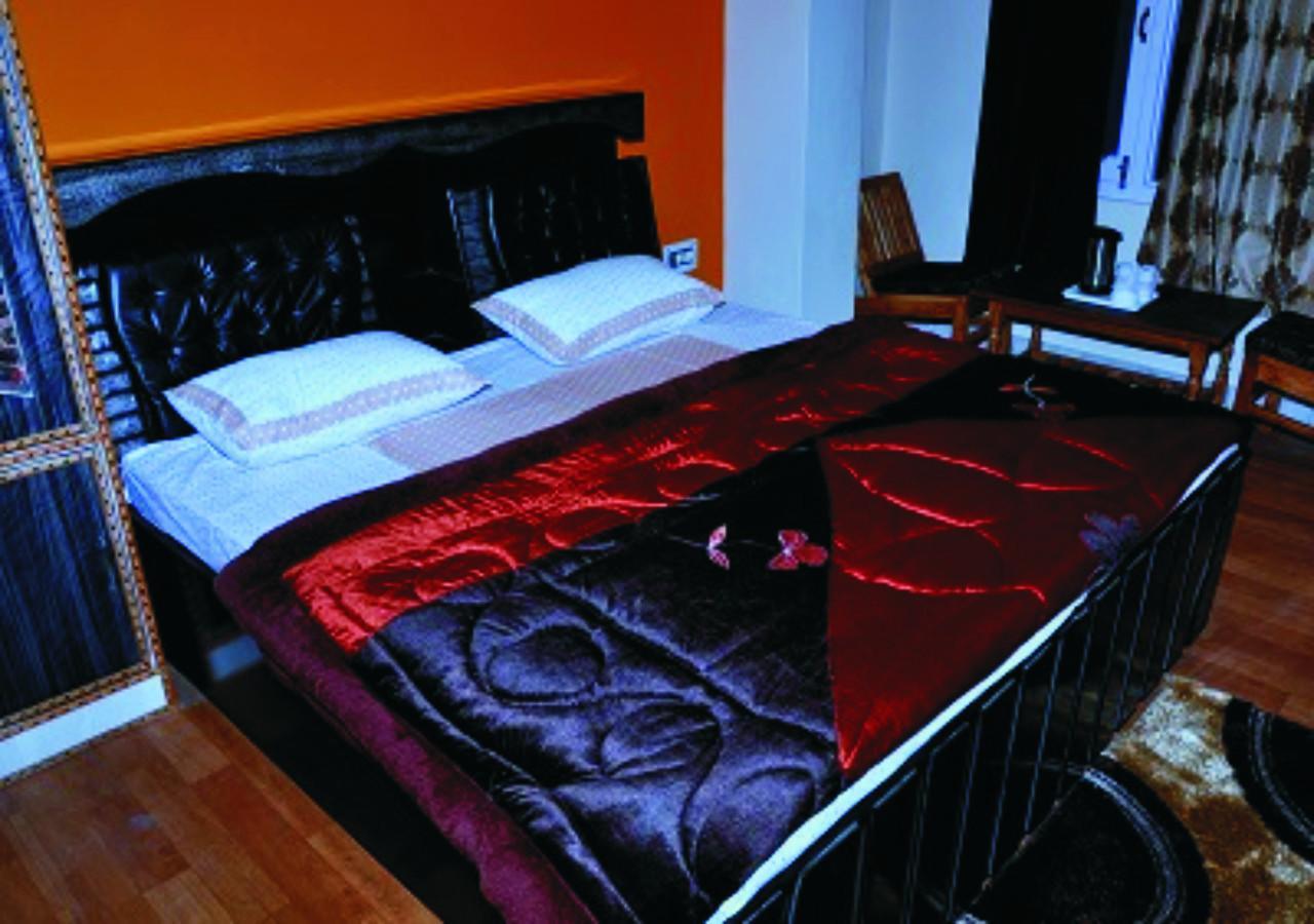 Hotel Mansarovar Banjār Zewnętrze zdjęcie