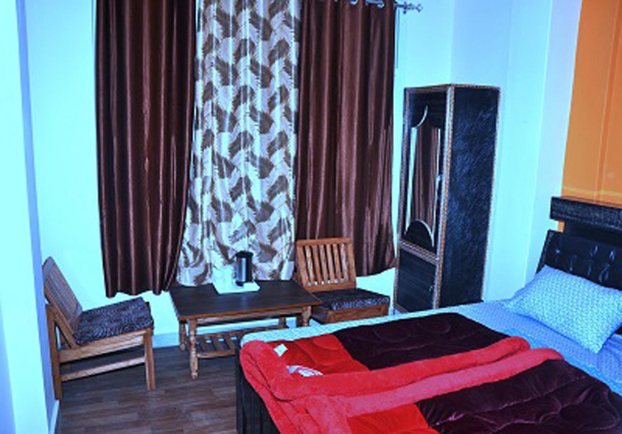 Hotel Mansarovar Banjār Zewnętrze zdjęcie